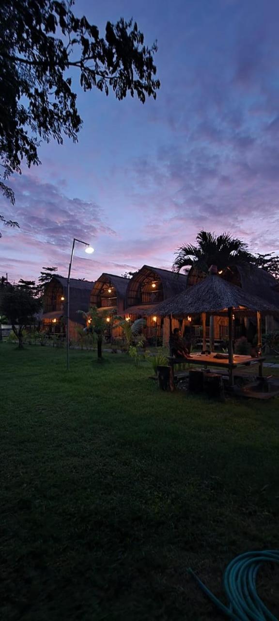 Mahkota Atia Bungallow Lodge *
